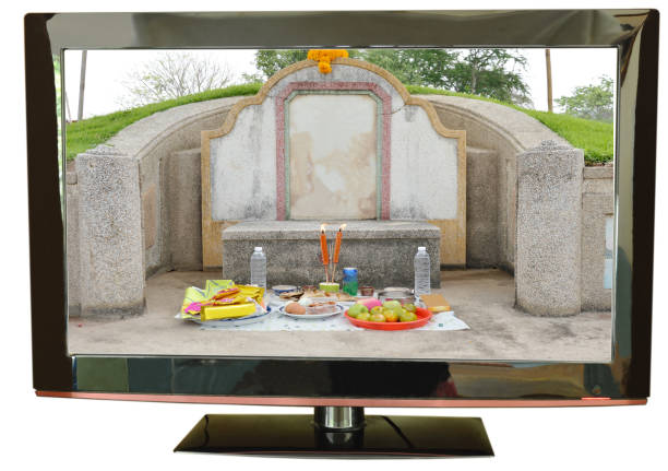 白色背景的電視螢幕上的中國墓地 - 清明節 個照片及圖片檔