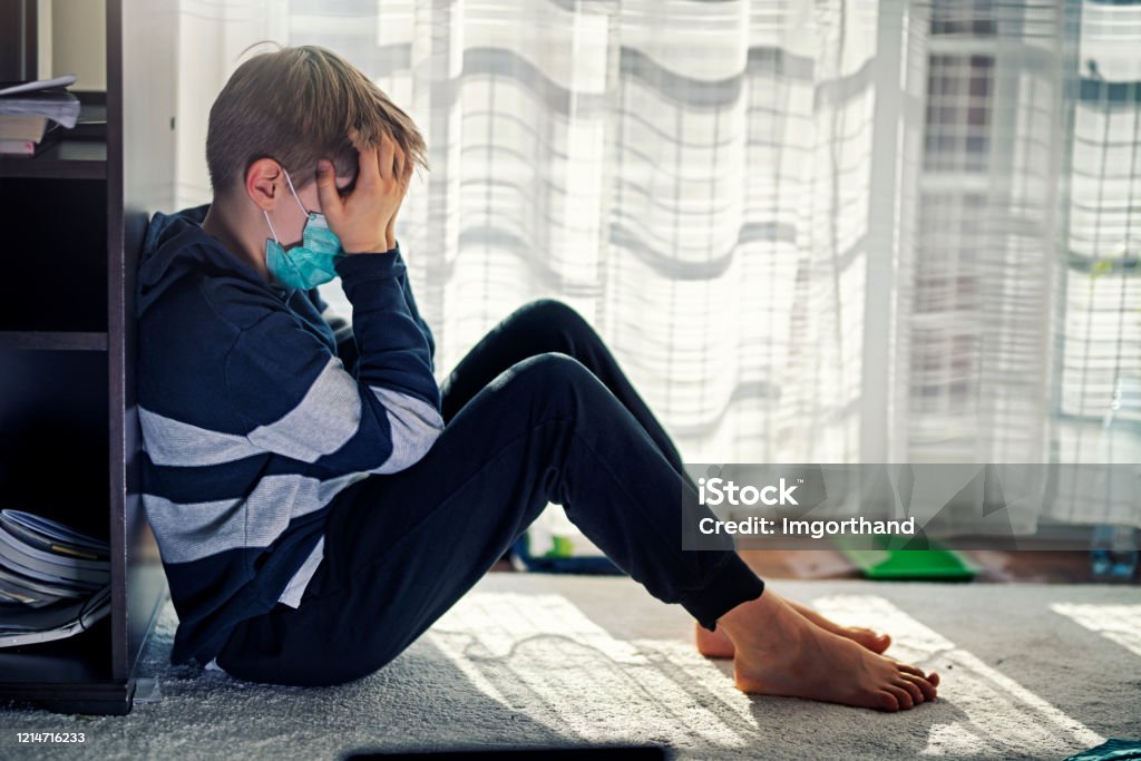 Depressives Kind während der epidemischen Quarantäne - Lizenzfrei Kind Stock-Foto