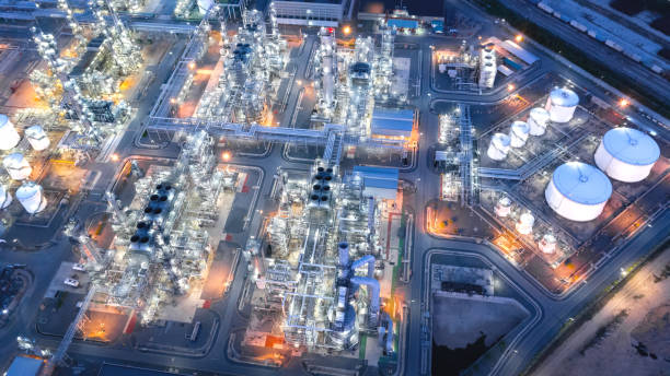 istock Oil and gas refinery industrial 1214722735
