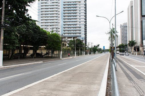 Las principales avenidas del centro están vacías debido al cierre photo