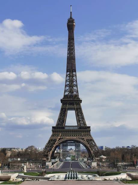 istock Paris empty lifeless apocalypse person 1214732409