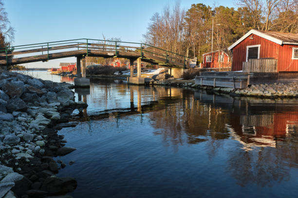 liten bro över en flod med röd stuga på andra sidan - sundsvall bildbanksfoton och bilder