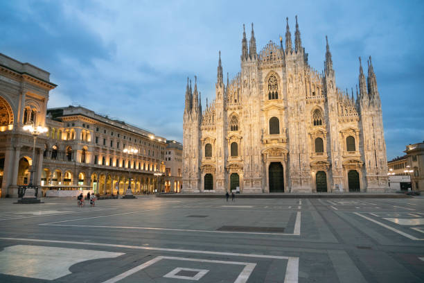 Piazza Del Duomo Milan Stock Photos, Pictures & Royalty-Free Images ...