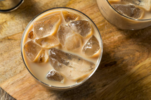 istock Sweet Boozy Irish Cream Mudslide Cocktail 1214777799