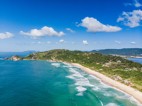 Una vista superior de Praia Mole (playa de Mole), Galheta y Gravata - playas populares en Florianópolis, Brasil photo