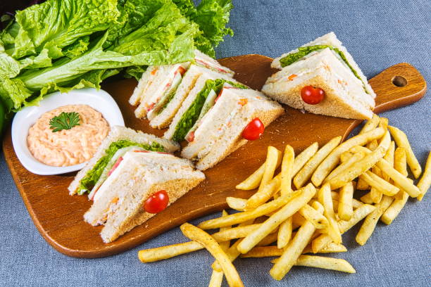 panino al club - club sandwich sandwich french fries turkey foto e immagini stock