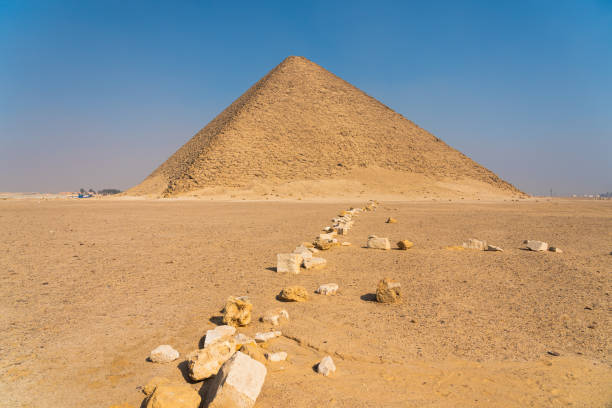 赤いピラミッド、ダーシュール・ネクロポリス、エジプトで旧王国の最大のピラミッド - egypt pyramid africa old ストックフォトと画像