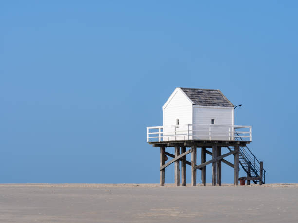 istock drenkelingenhuisje, shipwreck house 1214895105