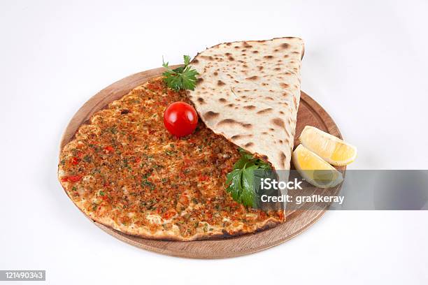 Türkische Pizza Lahmacun Stockfoto und mehr Bilder von Bestellen - Bestellen, Essen am Tisch, Farbbild