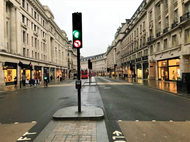 empty regent street londres pas de gens - symbol famous place city of westminster city photos et images de collection