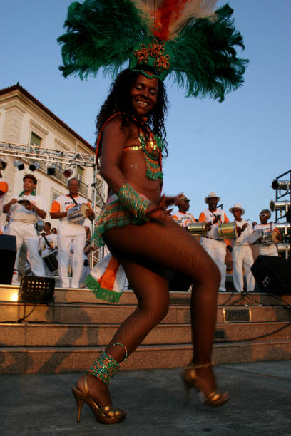 presentazione di samba in salvador - african descent african culture drum history foto e immagini stock