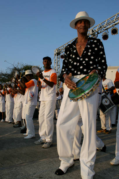 presentazione di samba in salvador - african descent african culture drum history foto e immagini stock