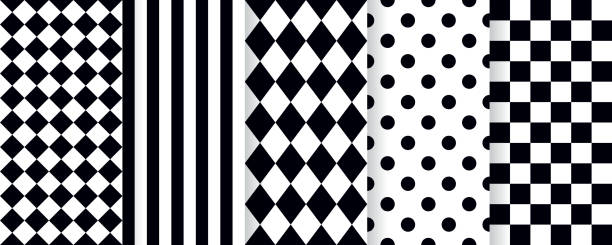 ilustraciones, imágenes clip art, dibujos animados e iconos de stock de patrón sin costuras de arlequín. ilustración vectorial. fondo blanco negro con rombos. - pattern harlequin jester backgrounds