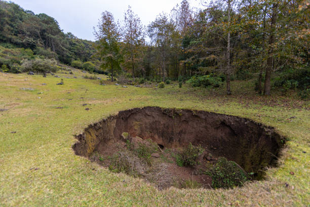 Tamaulipas Landscapes Large sinkhole in a valley in the middle of the mountains in el Cielo, Tamaulipas, Mexico sinkhole stock pictures, royalty-free photos & images