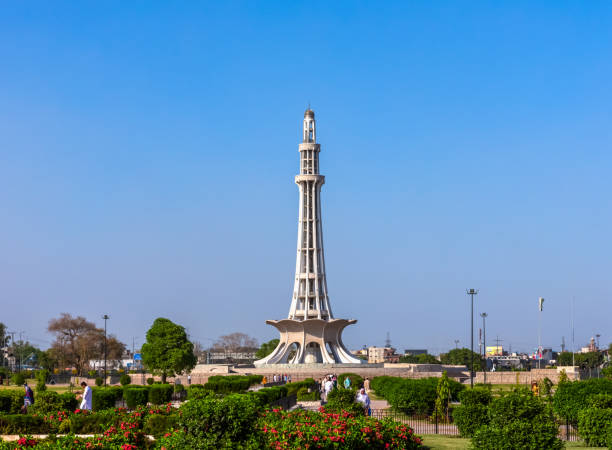 Minar-e-Pakistan in Greater Iqbal Park in Lahore, Pakistan Lahore, Pakistan - April 12, 2018: Minar-e-Pakistan in Greater Iqbal Park, a national monument in Lahore, Pakistan, a symbol of independence. lahore pakistan photos stock pictures, royalty-free photos & images