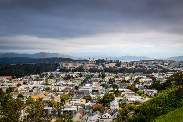 stormy morning de tank hill - famous place san francisco county california san francisco bay photos et images de collection