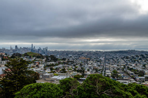 stormy morning de tank hill - famous place san francisco county california san francisco bay photos et images de collection