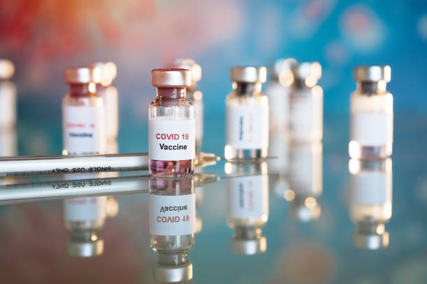 疫苗和注射器注射用於covid-19的預防、免疫和治療 - 注射疫苗 圖片 個照片及圖片檔