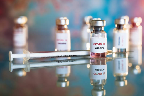 vaccine and syringe injection it use for prevention, immunization and treatment from covid-19 - medicine dose medical medicine and science imagens e fotografias de stock