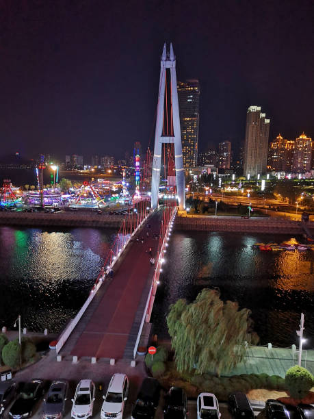 Most Tiaoyue na placu Xinghai, Dalian, Liaoning – zdjęcie