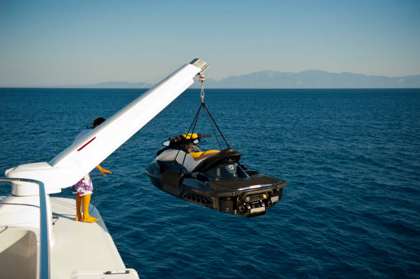 jetski lift on luxury yacht - ab006 imagens e fotografias de stock