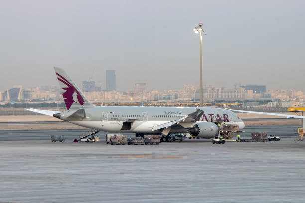 qatar airways boeing 787 dreamliner - boeing 787 qatar airways airplane aerospace industry photos et images de collection