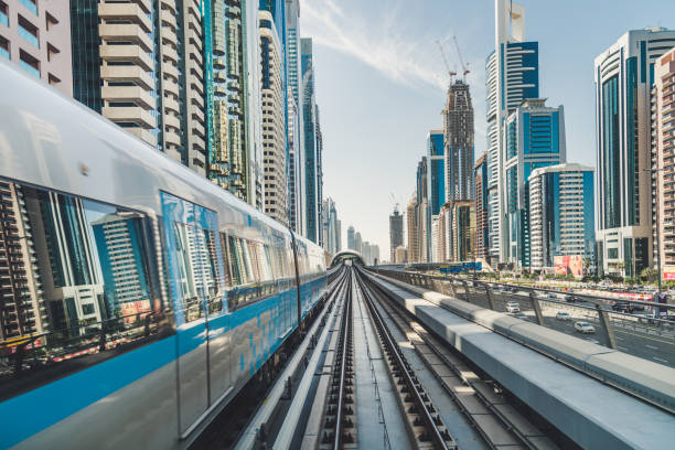 pov dubai metro jazda przez centrum - driverless train zdjęcia i obrazy z banku zdjęć