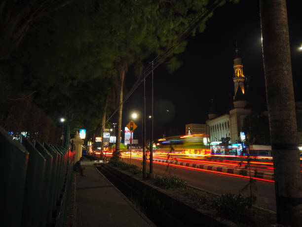 istock Long shot traffic light and mosque 1215171862