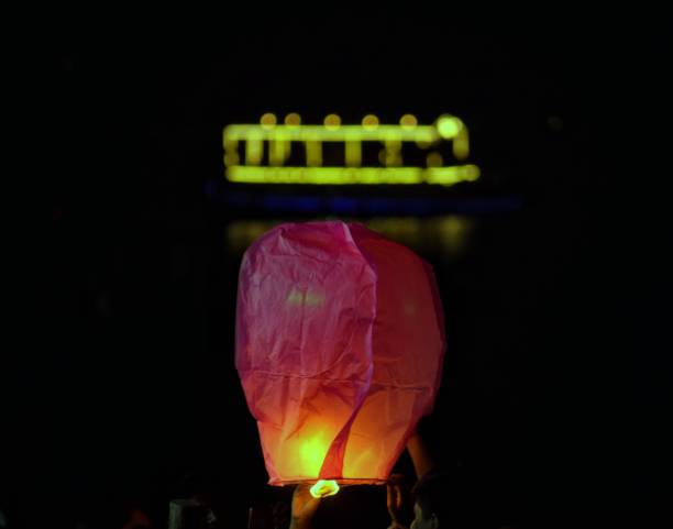 istock Hot air balloon 1215174908