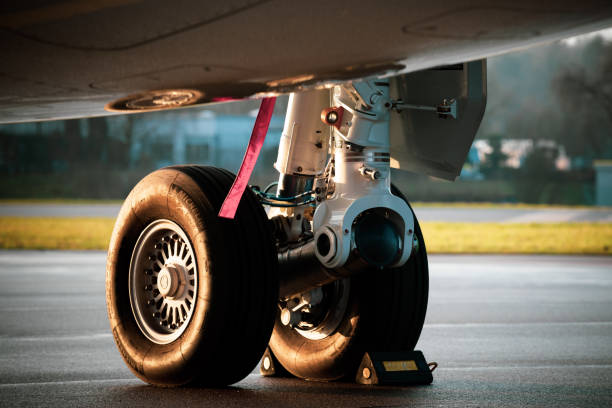 main gear of the embraer e2 jet - helvetic imagens e fotografias de stock