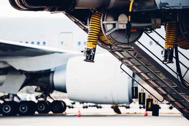 equipamento de manuseio do solo do aeroporto - airport equipment - fotografias e filmes do acervo