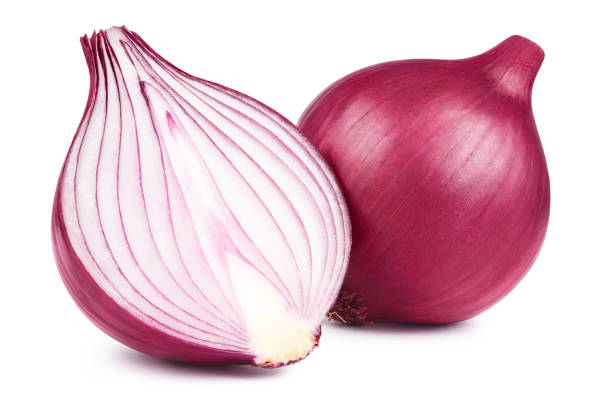 red whole and sliced onion on white - garlic freshness isolated vegetarian food imagens e fotografias de stock