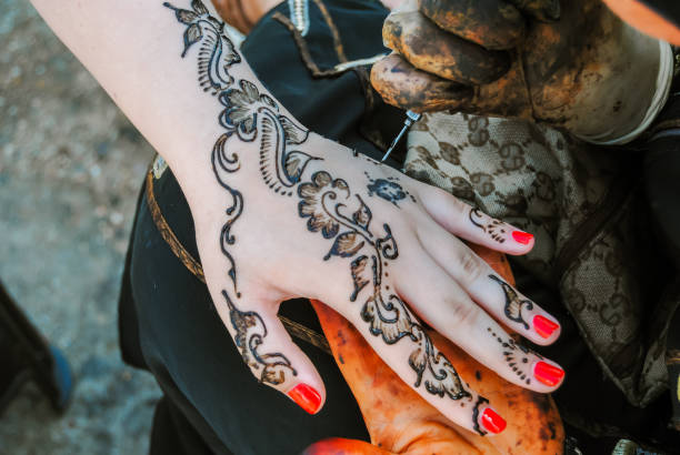 henna tattoo - henna tattoo indian culture tattoo hinduism imagens e fotografias de stock