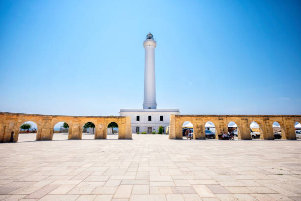 санта-мария-ди-леука белый маяк. лечче, апулия, италия - lecce stone стоковые фото и изображения