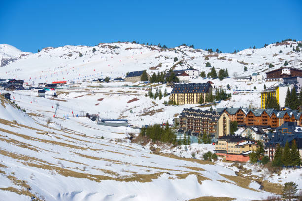 istock Candanchu ski resort 1215287952