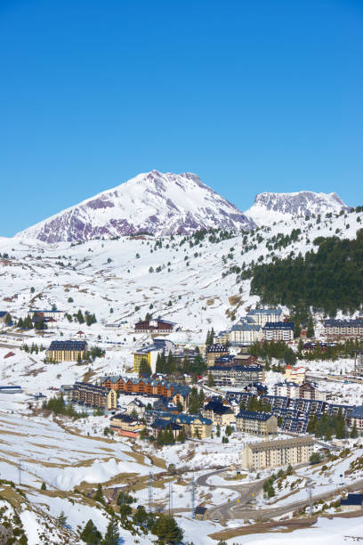 istock Candanchu ski resort 1215287957