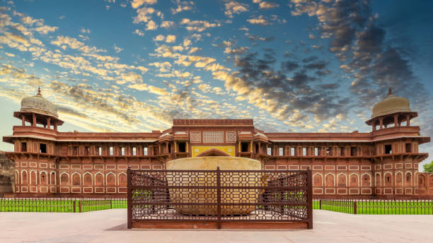 Jahangiri Mahal in Agra Fort, The Jahangiri Mahal in the Red Fort at Agra. Built by Akbar and inspired by the much admired Man Singh Palace at Gwalior, Agra, Uttar Pradesh, India. Jahangiri Mahal in Agra Fort, The Jahangiri Mahal in the Red Fort at Agra. Built by Akbar and inspired by the much admired Man Singh Palace at Gwalior, Agra, Uttar Pradesh, India. admired stock pictures, royalty-free photos & images