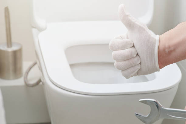 istock Plumber show thumb up 1215308782