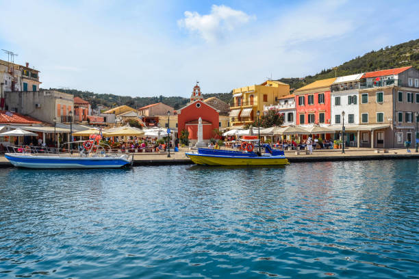 gaios stad på paxos ön - parga bildbanksfoton och bilder