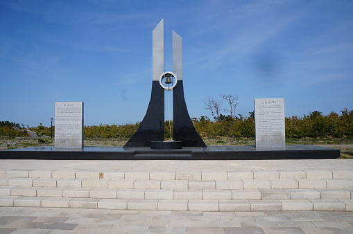 This is a memorial monument at Ainogama Park, Iwanuma City, Miyagi Prefecture, visited in May 2017.\nThe memorial is for victims of the tsunami of the Great East Japan Earthquake that occurred on March 11, 2011.