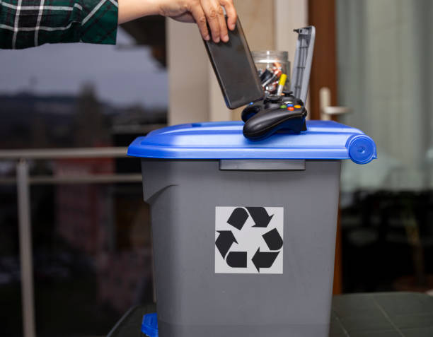 istock Sustainable resources products. Electronic wastes. 1215369599