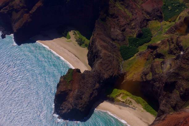 istock Na Pali Coast 1180523 1215416908