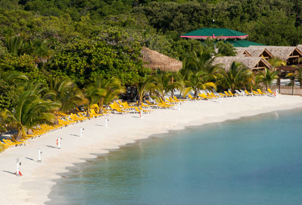 istock Roatan Island Mahogany Bay Beach 1215419127
