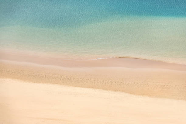 schöne abstrakte hintergründe aus der natur, sand und wasser, teneriffa,spanien - lifeguard orange nature beach stock-fotos und bilder