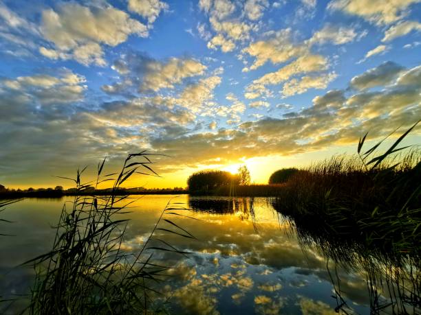 sunset reeuwijk - wouter imagens e fotografias de stock