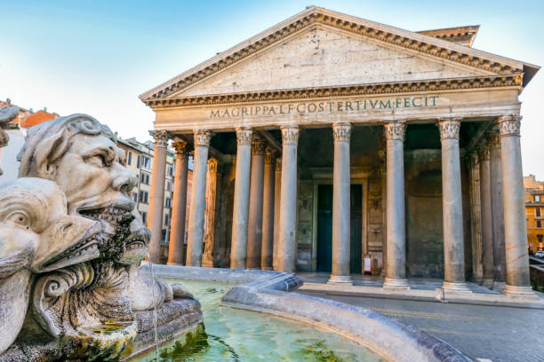 widok na rzymski panteon i piazza della rotonda w rzymie - ancient rome rome fountain pantheon rome zdjęcia i obrazy z banku zdjęć