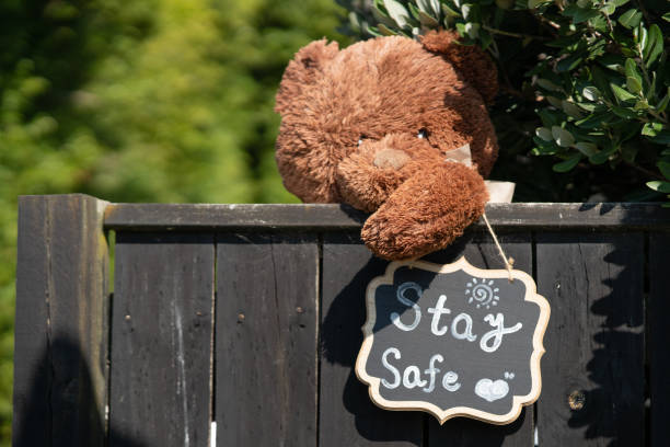 Stay home stay safe. People in New Zealand using subtle messages outside of their home to convey a message of safety to fellow New Zealanders. auckland region photos stock pictures, royalty-free photos & images