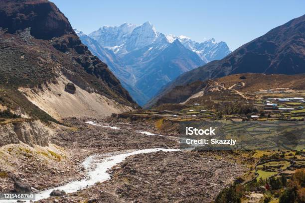 Phong Cảnh Tuyệt Đẹp Của Làng Thame Ở Vùng Everest Dãy Núi Himalaya Ở Nepal  Hình ảnh Sẵn có - Tải xuống Hình ảnh Ngay bây giờ - iStock