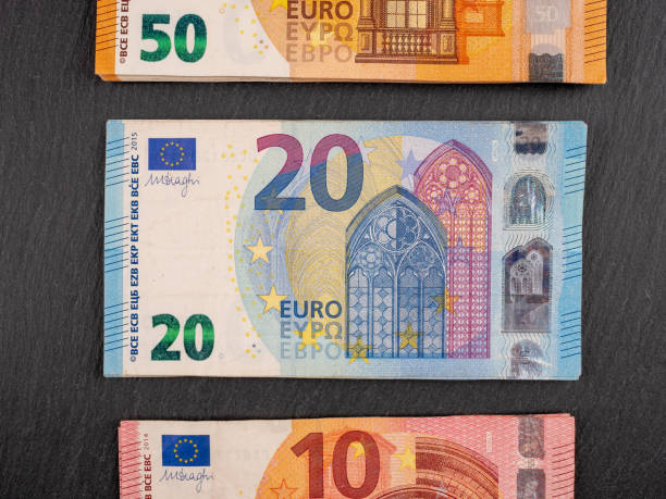 verschiedene euro-banknoten als hintergrund - zehneuroschein stock-fotos und bilder