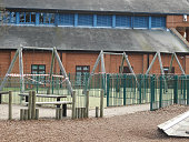 covid-19-kinderspielplatz-abgeklebt-um-die-weitergabe-des-virus-zu-verhindern.jpg?b=1&s=170x170&k=20&c=9gM3-TwiyIwurwQMOO73sb8n50f0sSd16u5UBWZdCRk=